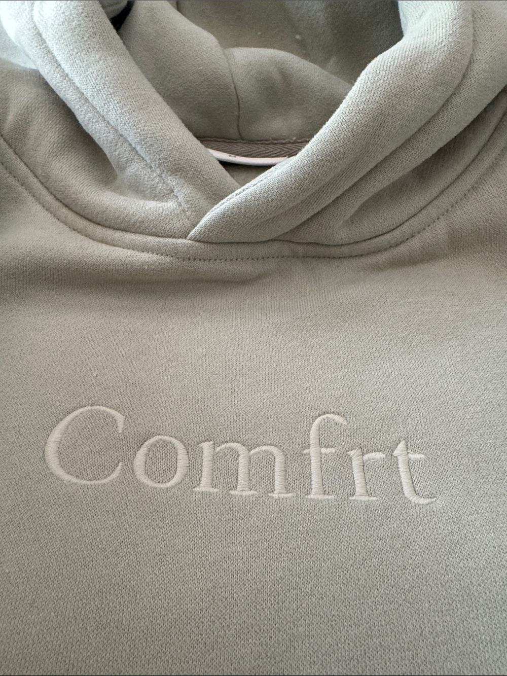 Comfrt Signature Hoodie - Green Tea Size M  
Unisex